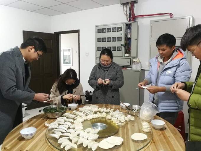 冬至陽生春又來，溫暖感恩促情誼——廣德路項(xiàng)目部舉辦包餃子活動(dòng)